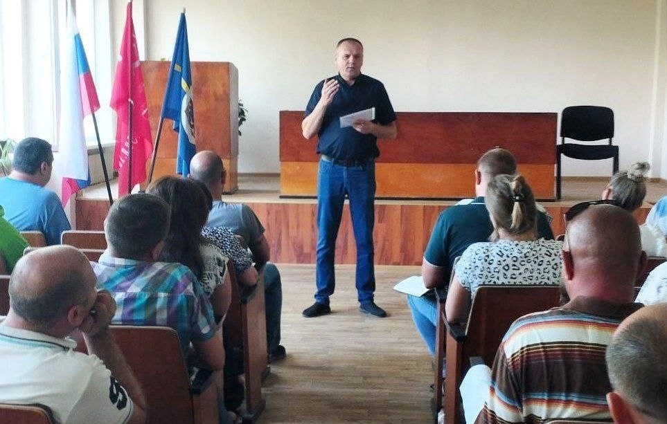Віктор Бардась агітує голосувати своїх підлеглих у Бердянському газовому господарстві