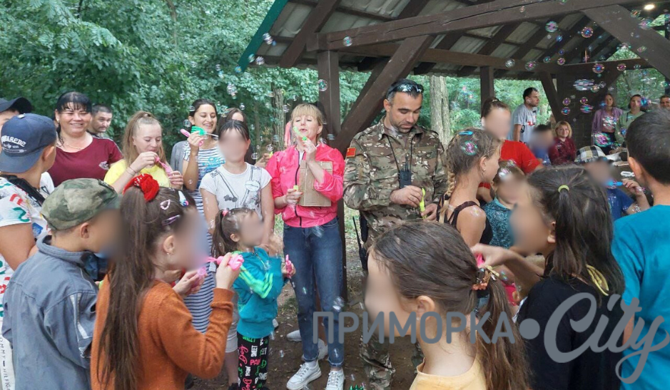 Дитячий захід, організований окупаційною військовою комендатурою Чернігівки