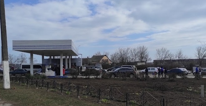 Черги на заправці на Східному проспекті