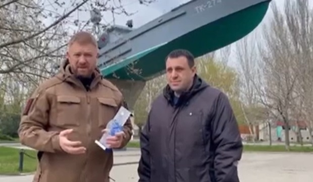 російський пропагандист Мількевич вручає Іщуку премію російського союзу журналістів