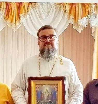 Олександр Носков - настоятель храму Георгія Побідоносця, с. Старопетрівка, очолює Єпархіальний відділ із взаємодії зі збройними силами та іншими військовими формуваннями РФ