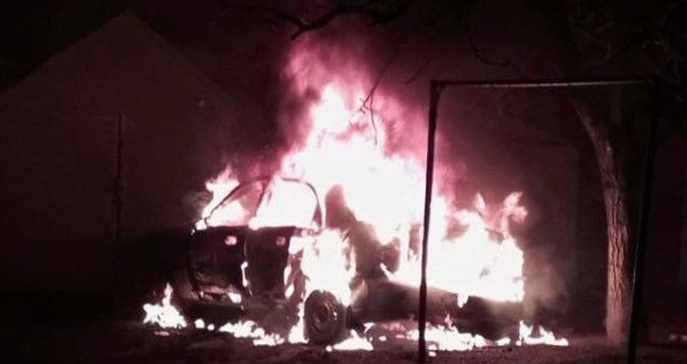 Згоріла автівка, яка ймовірно належала Василю Нечету