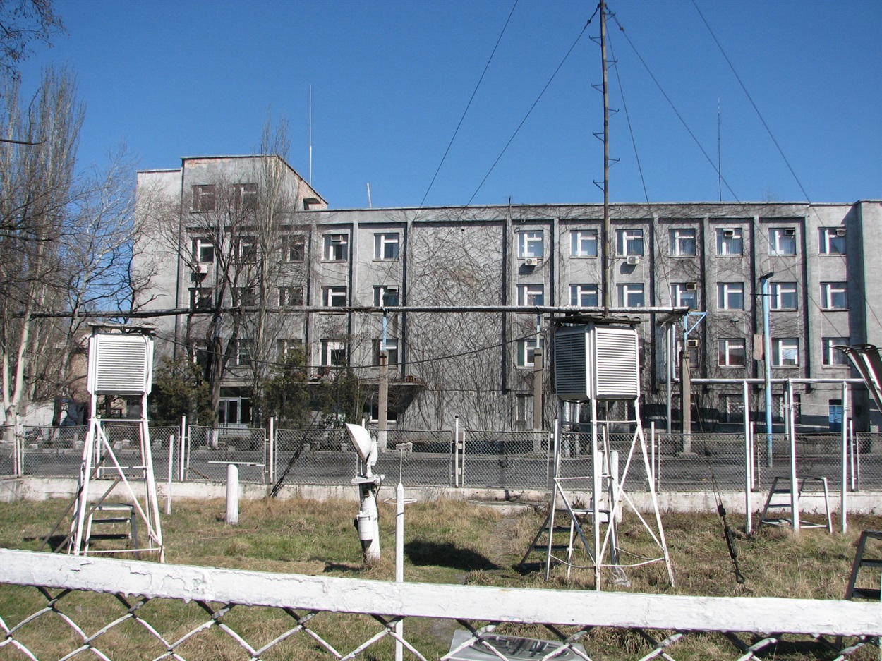 Метеоплощадка ранней весной