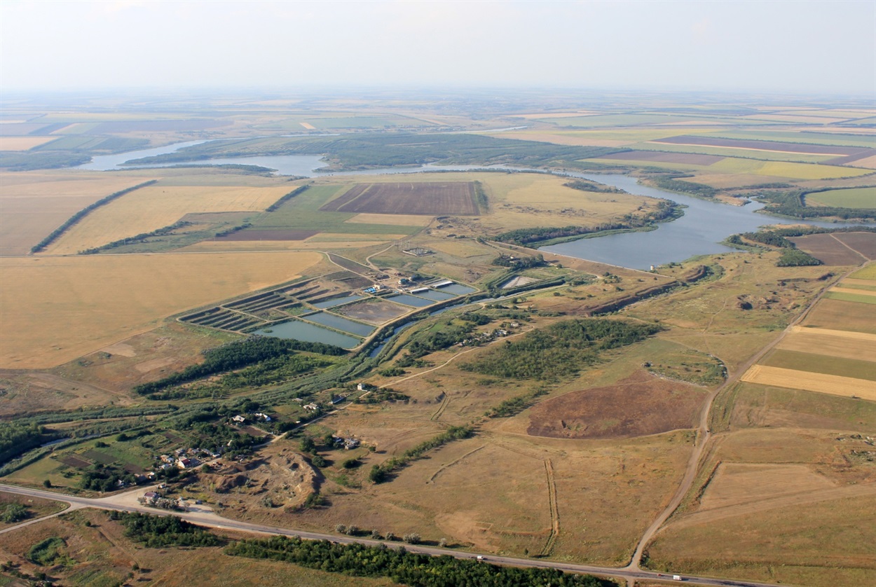 Бердохранилище и река