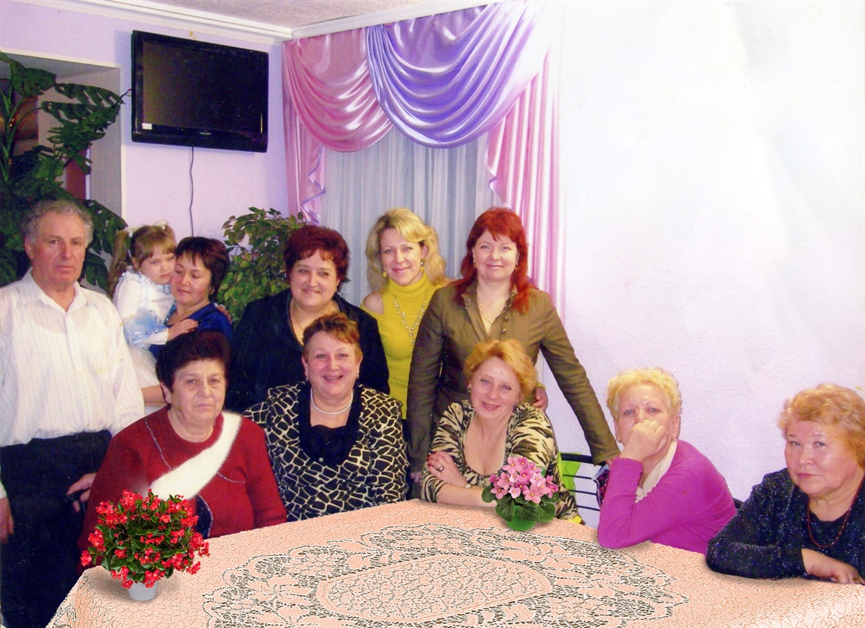 Коллектив ЦЗЛ Южгидромаша, Альбира Семенда – крайняя справа