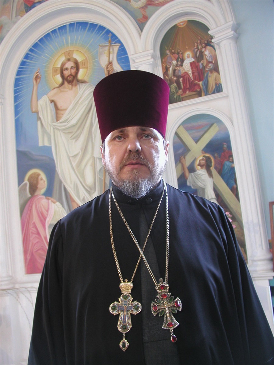Отец Николай в храме