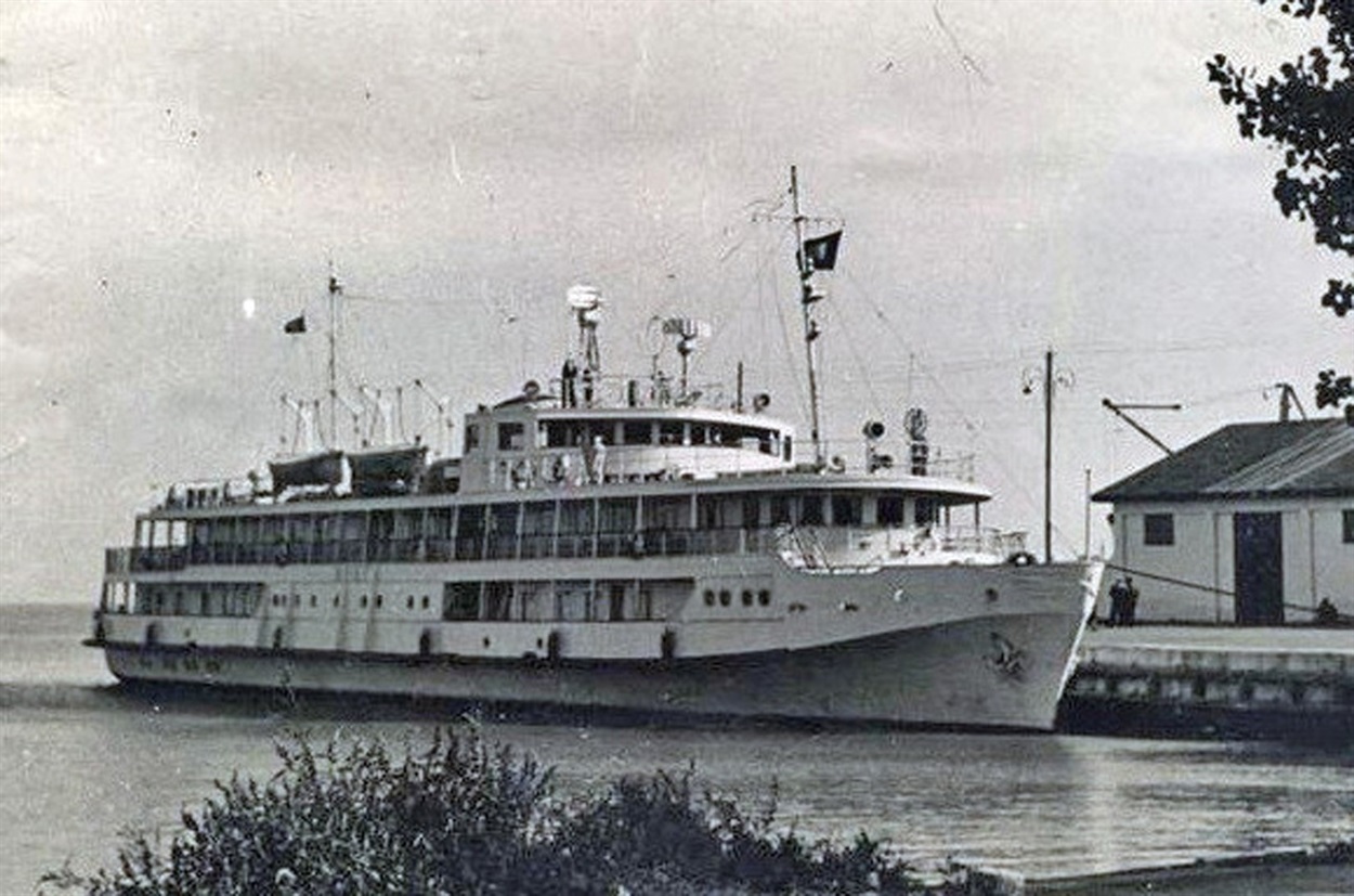 Теплоход Онега
