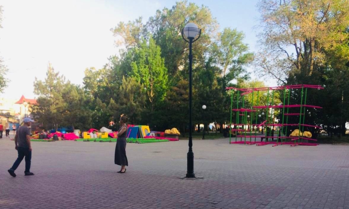 У бердянську безконтрольно встановлюють МАФи в самому центрі міста