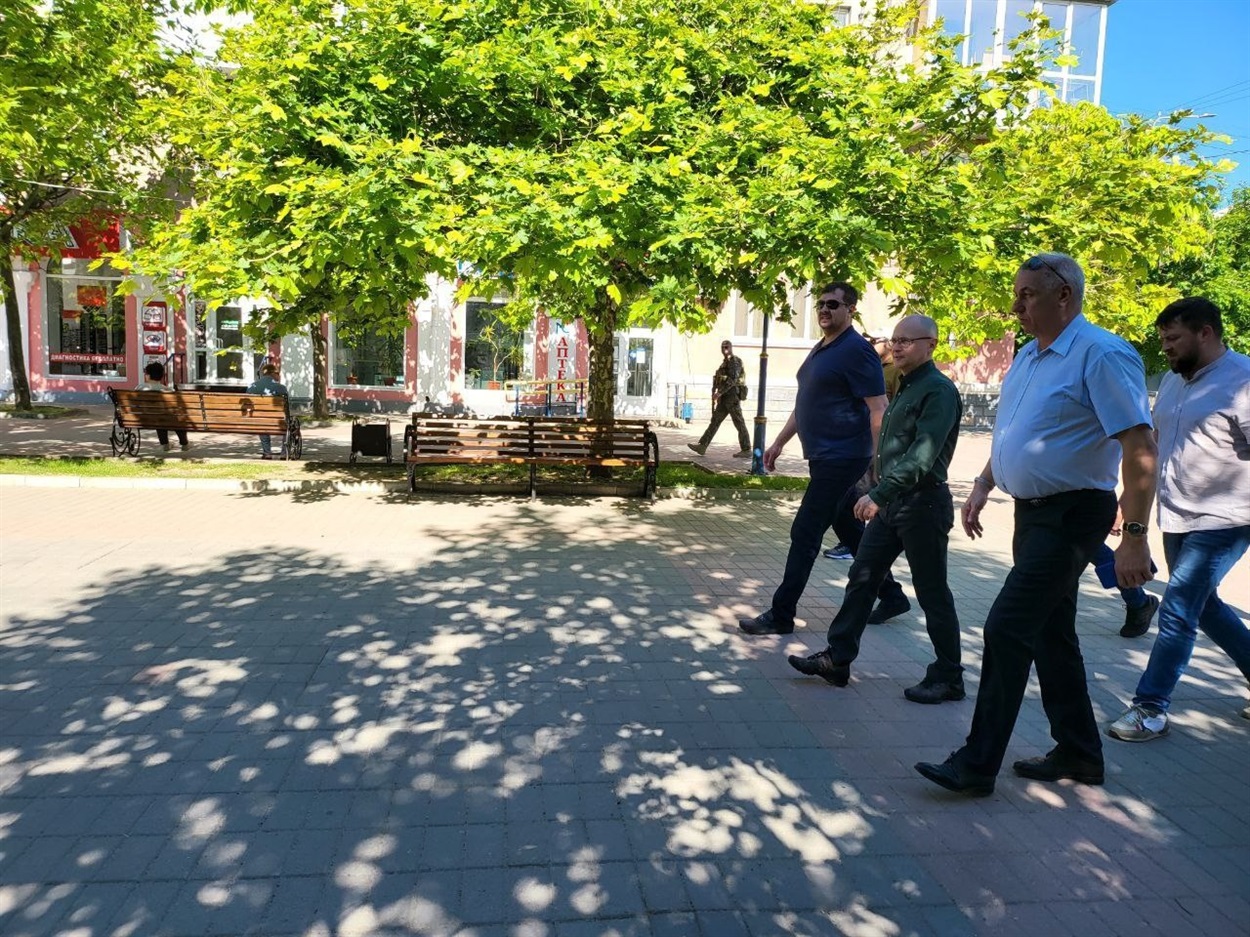 Путинський посадовець Кирієнко (в центрі) разом із колабаранта та Балицьким та Сауленко