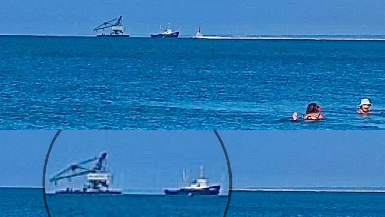 Кран в акваторії Бердянського морського порту