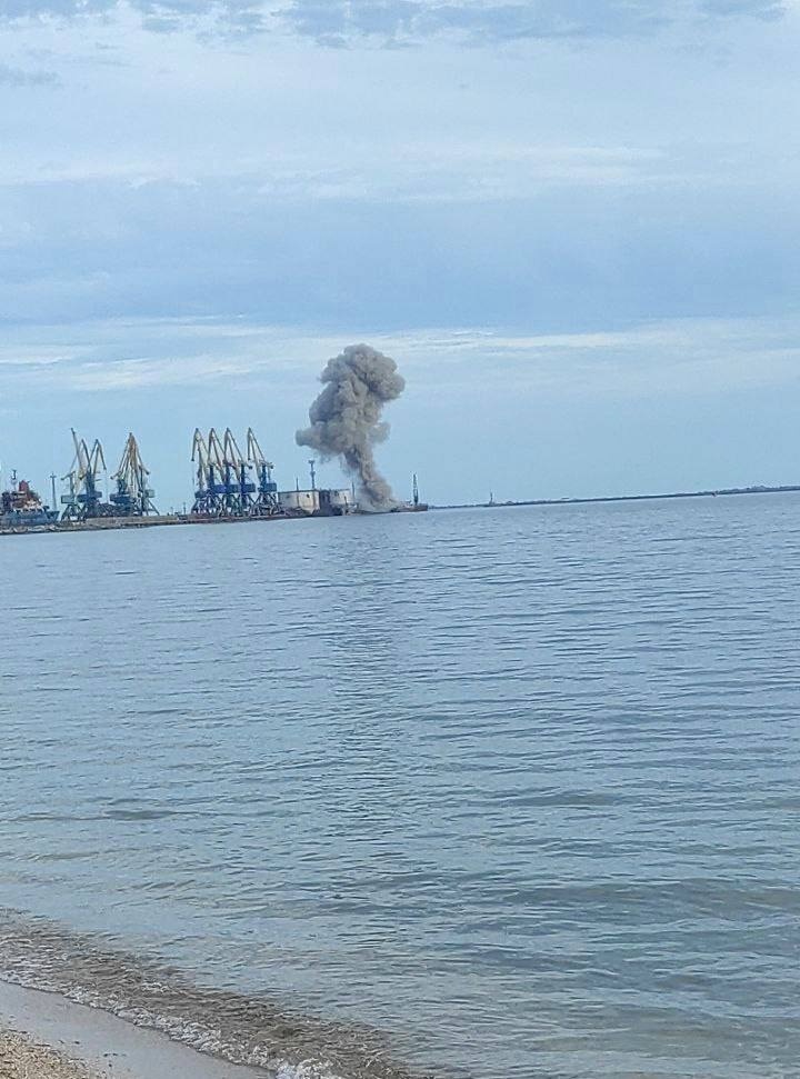 Вибухи в Бердянському порту стали майже звичним явищем