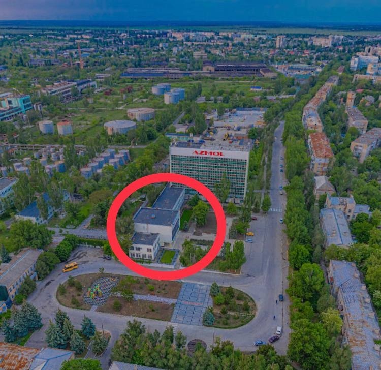 Укриття заводу Азмол знаходиться під пріходною
