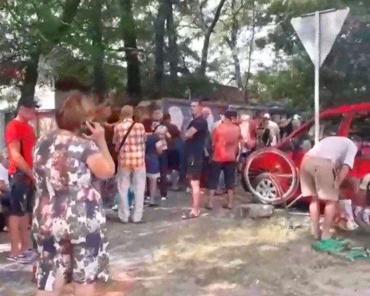 Черга біля офісу інтернет-провайдера 