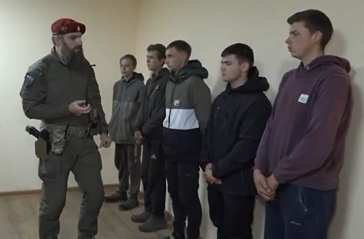 Мешканці селища Чернігівка в полоні у чеченських військових. Затриманим хлопцям 15-18 років