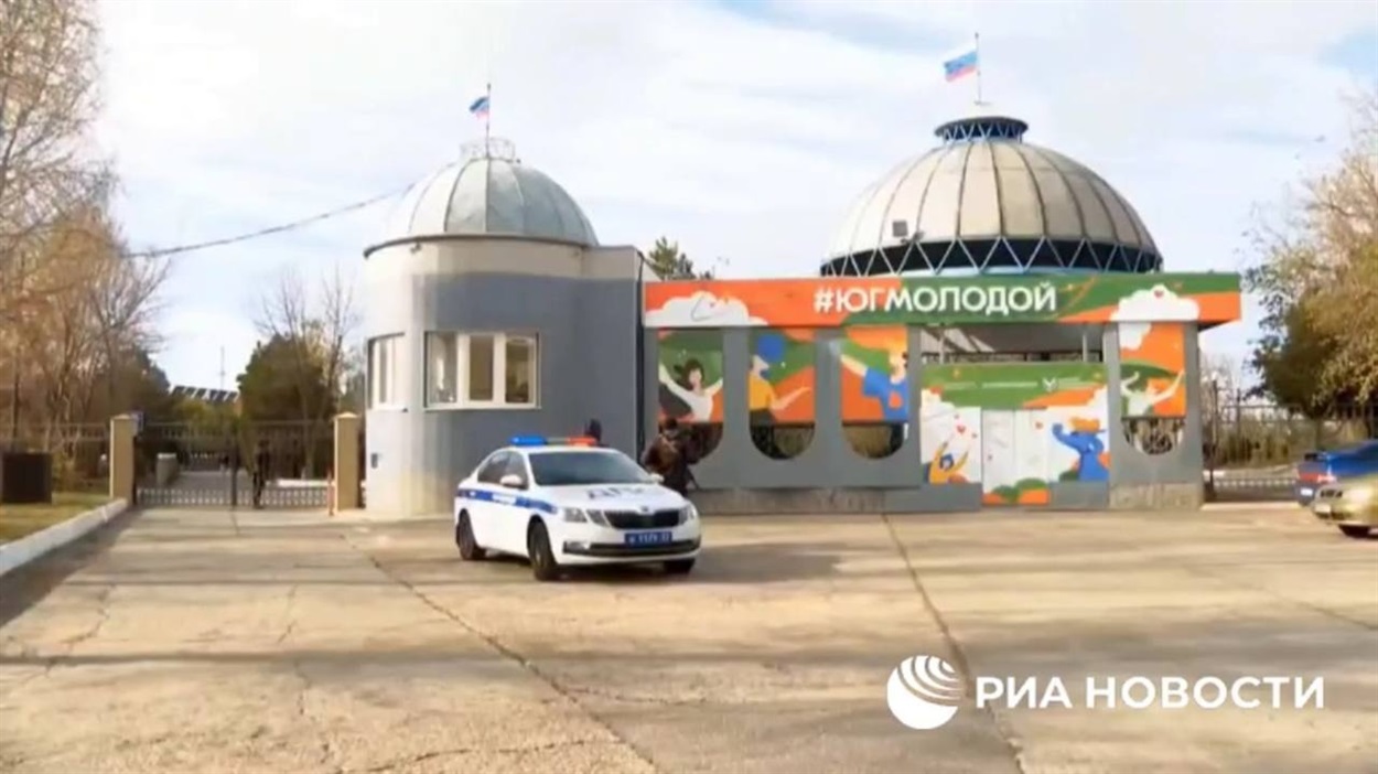 Рашисти влаштували так званий молодіжний форум у віджатому таборі Райський куточок на Бердянській косі. У своїх ЗМІ місце проведення заходу вони приховували 
