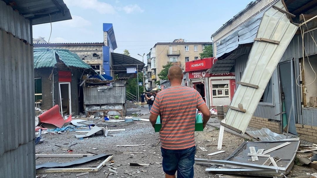Центральний ринок у Слов'янську після російського обстрілу