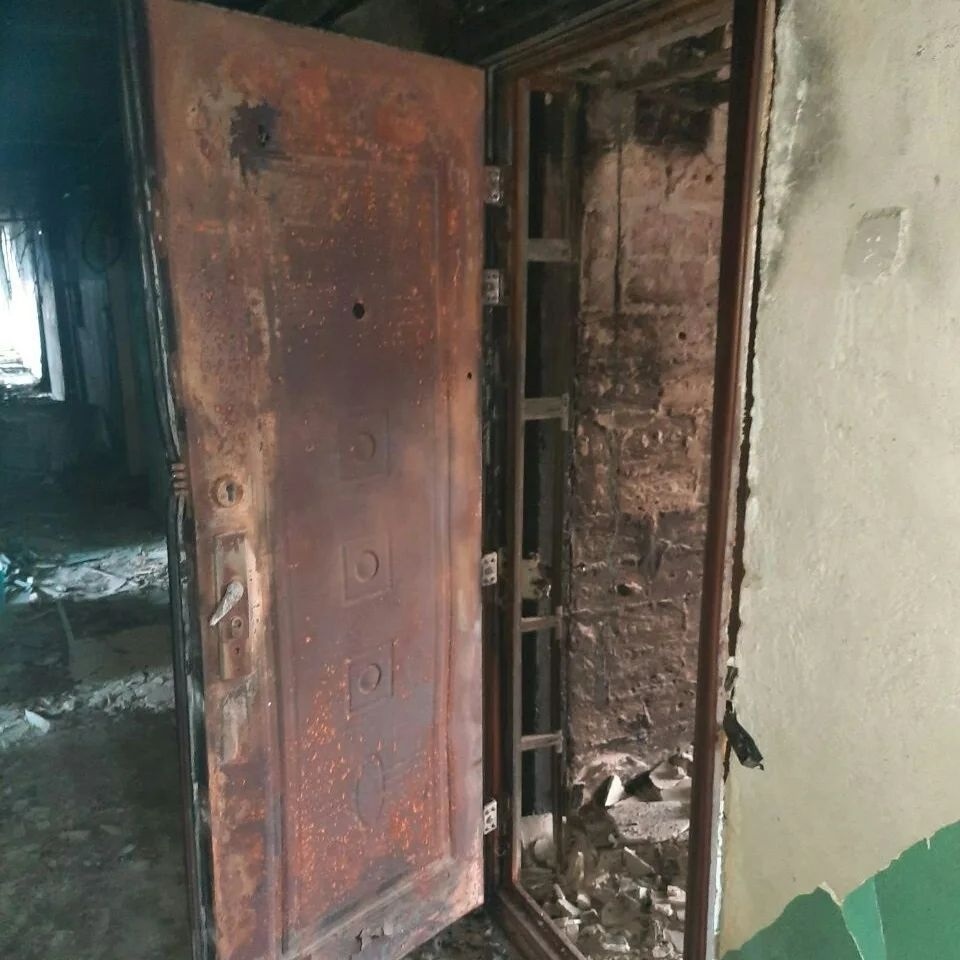 Обгорілі двері у квартиру Юлії