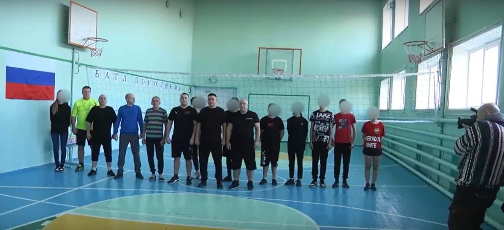В Нововасилівській школі старшокласників змусили грати в волейбол з російськими військовими