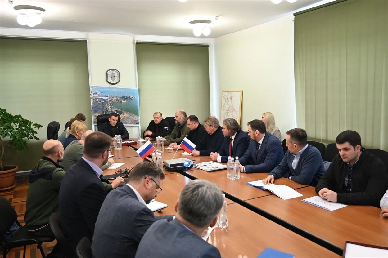 Міністр сільского господарства рф патрушев проводить нараду з колаборантами в управлінні Бердянського порту