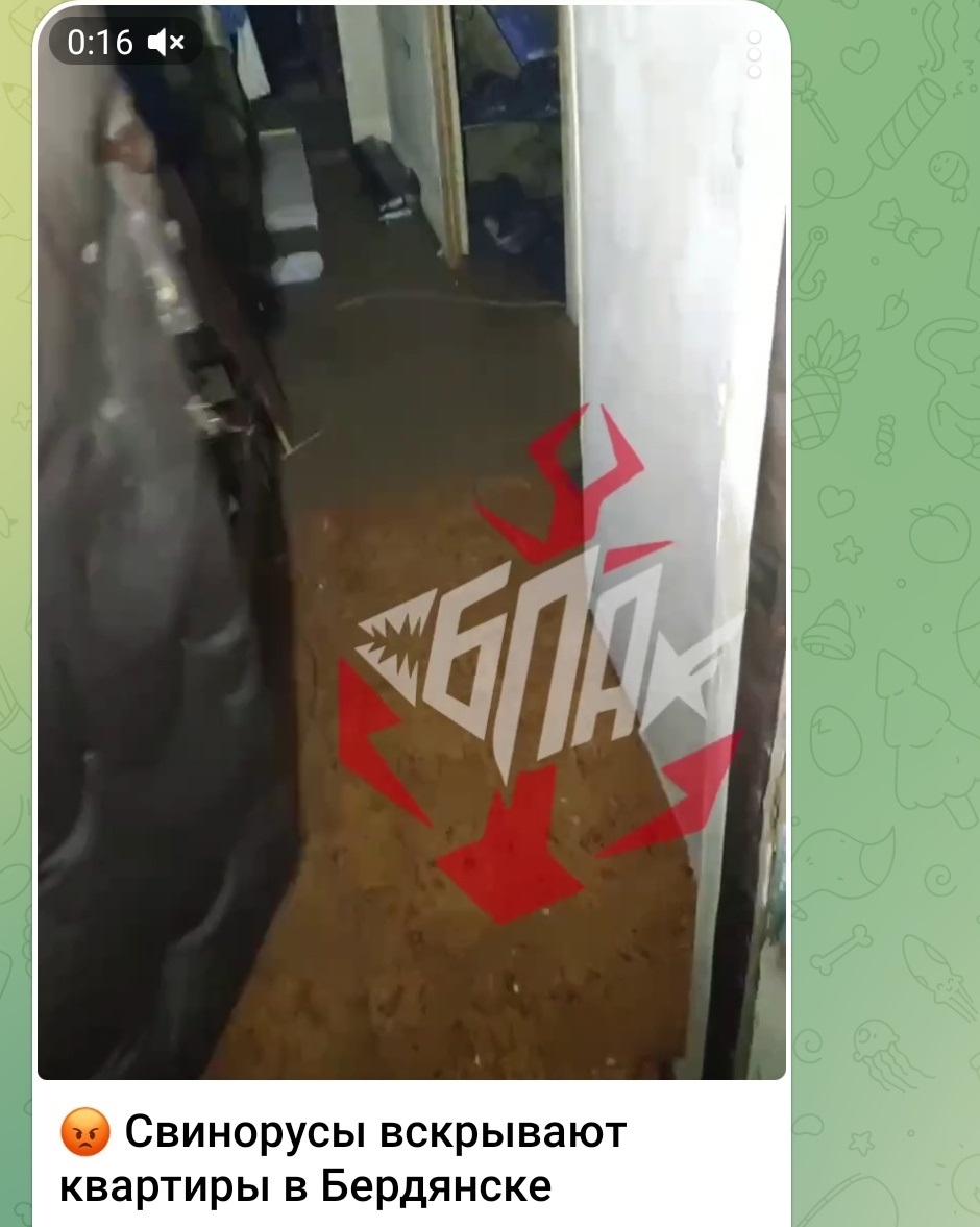 Скріншот з відео, який окупанти надіслали власникам квартири