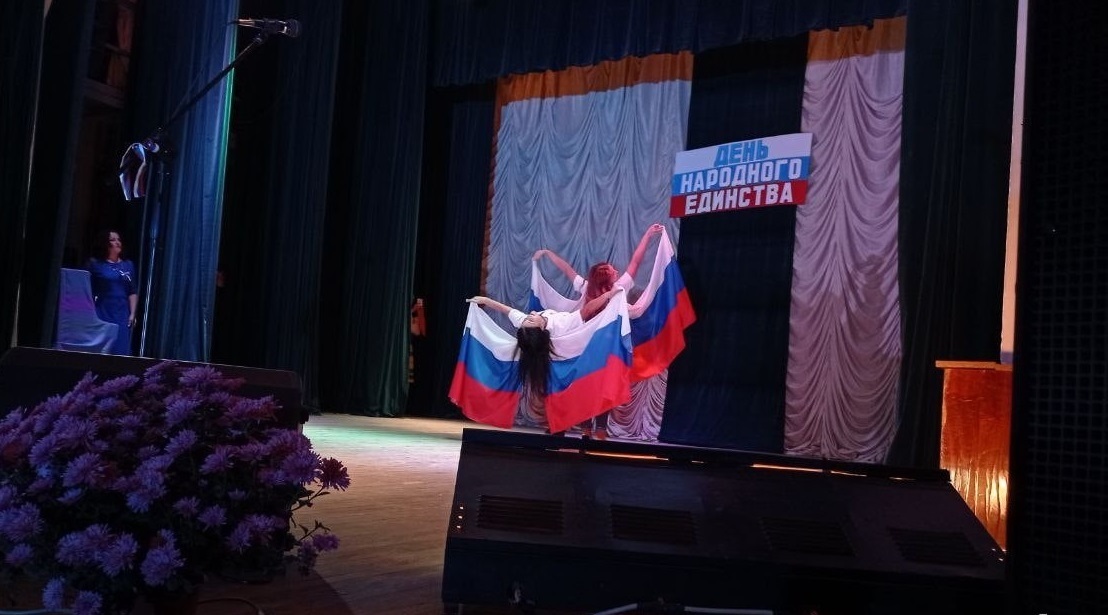 Так на сценах бердянських закладів культури тимчасово святкують державні свята країни-агресора