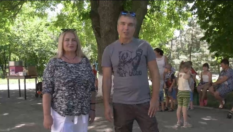 Кандидати-колаборанти вже проводять передвиборчу агітацію, імітуючи організацію дитячих свята та роздачу гуманітарної допомоги. Так це робить колаборант Смаковський