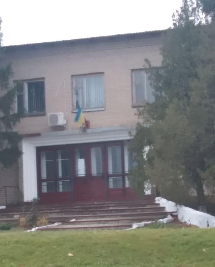 В селі Єлісеївка мешканці встановили державний прапор на будівлі захопленої сільради