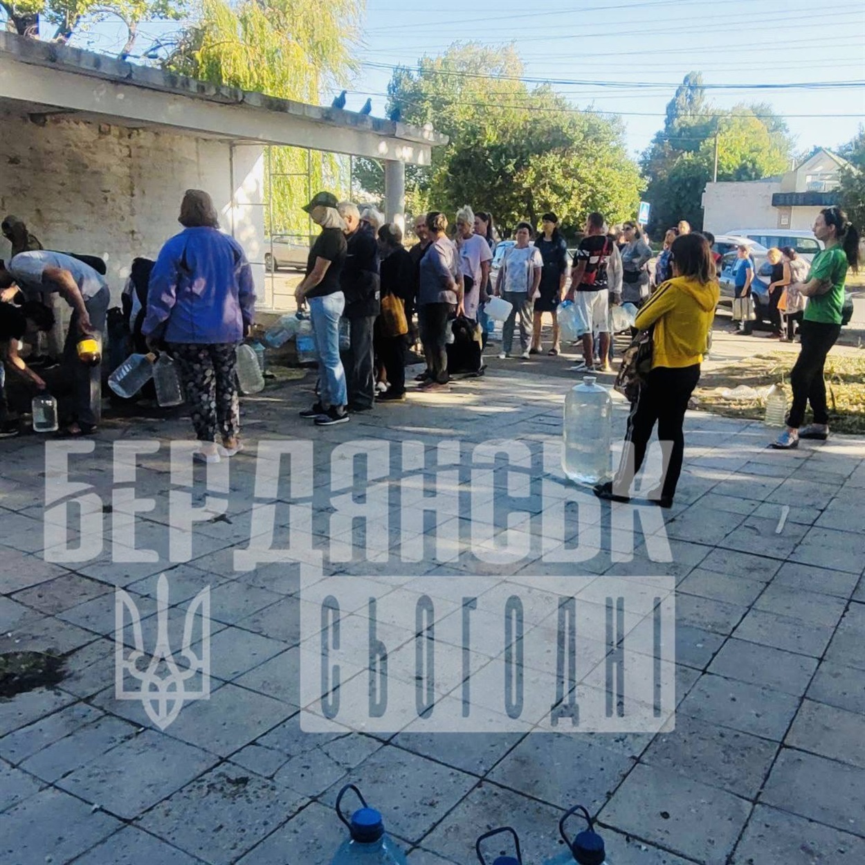 Черга до колонок з водою, коли в Бердянську кілька діб не було води, вересень-2023