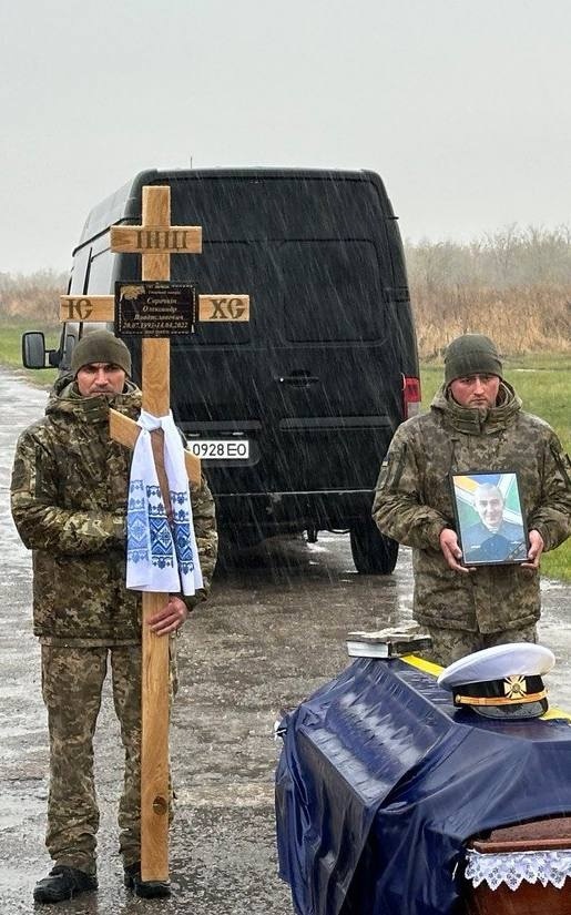Побратими Олександра проводжають його в останню путь
