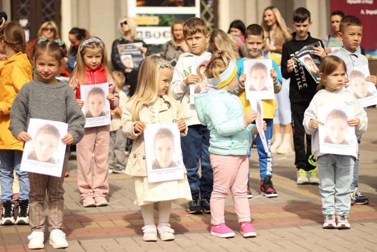 Акція на підтримку Марʼяни Мамонової
