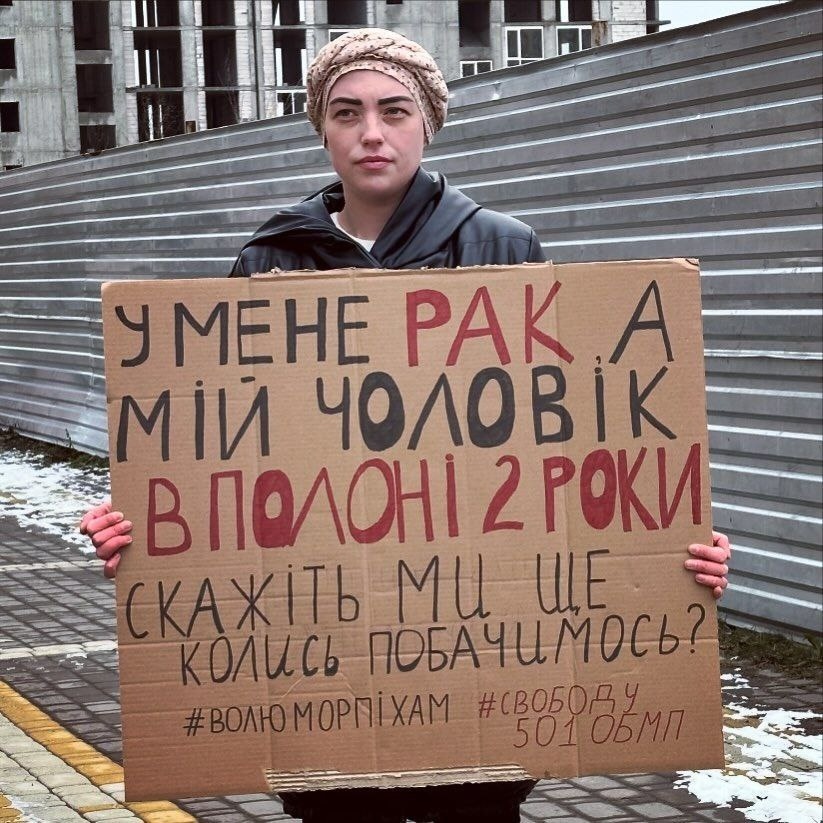 Ольга на одній з акцій на підтримку полонених 501 бригади