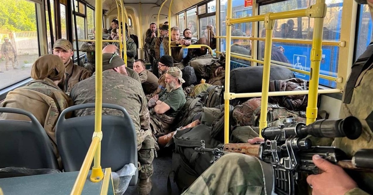 Вихід захисників Маріуполя у полон