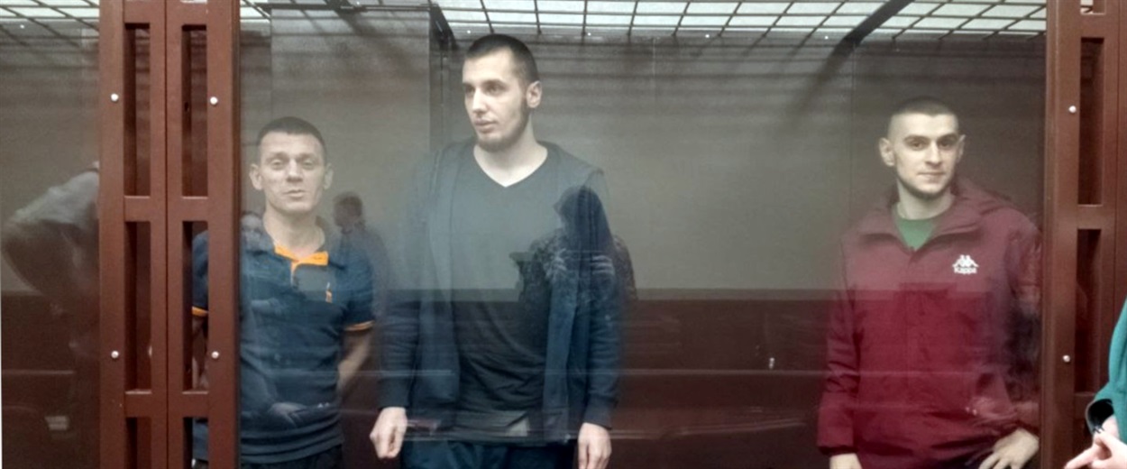Олексій Макаренко,  Даміан Омельяненко, Артур Шашенкок у Південному окружному військовому суді, 17 квітня, 2024 р.