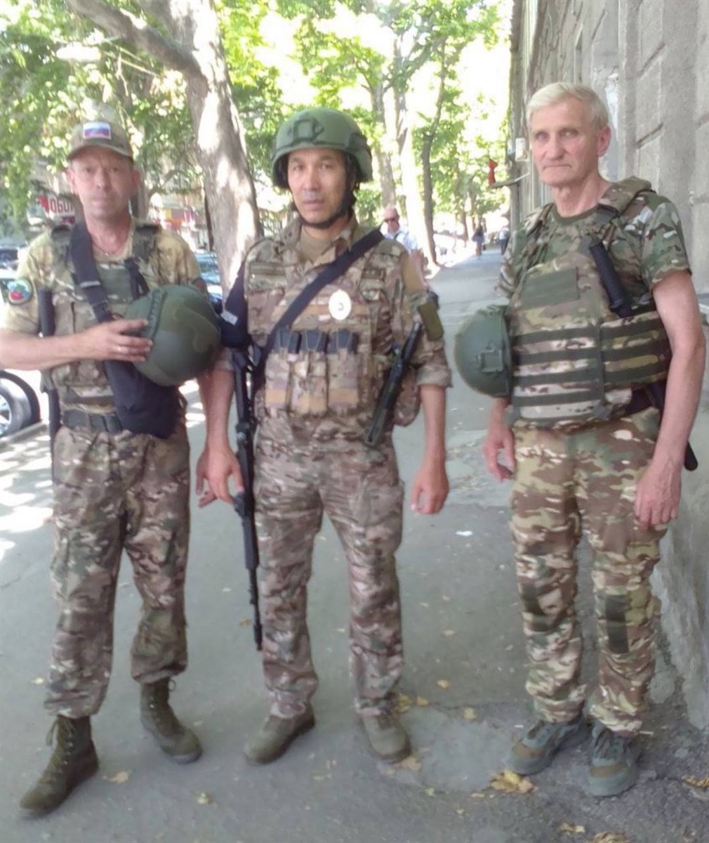 Таких ополченців окупанти навезли контролювати Бердянськ  