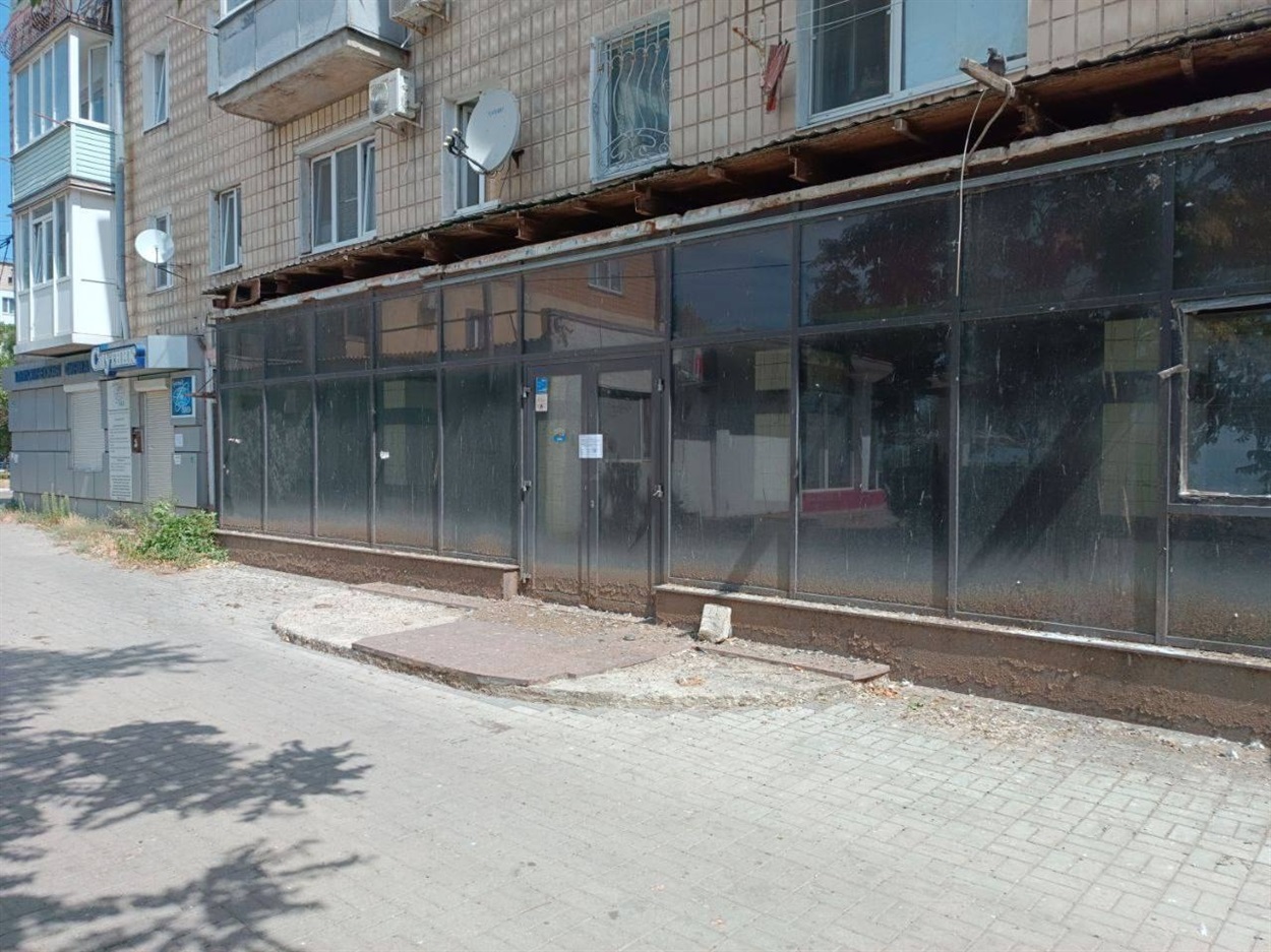 Окупаційна влада вішає оголошення, що приміщення на вул. Горького можуть бути визнані безхазяйними