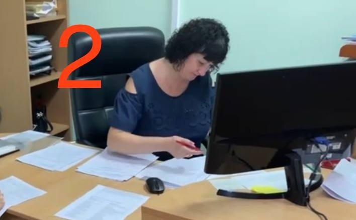 Чубарь Наталя Володимирівна - теж банківській працівник. Дівоче призвіще Вороновська, мати її колишній директор 1 чи 2 школи. Чоловік, брат та батько мають чи мали виробництво з виготовлення пластикових вікон та дверей. Батько та її брат довгий час працювали у Московії. Дуже любить гарно вдягатися, золотишко але працювати то не для неї, &nbsp;зарплату отримувати, але нічого не робити, бути на лікарняному.