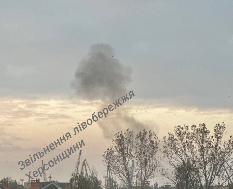 Один з українських телеграм каналів опублікував фото диму над портом Бердянська